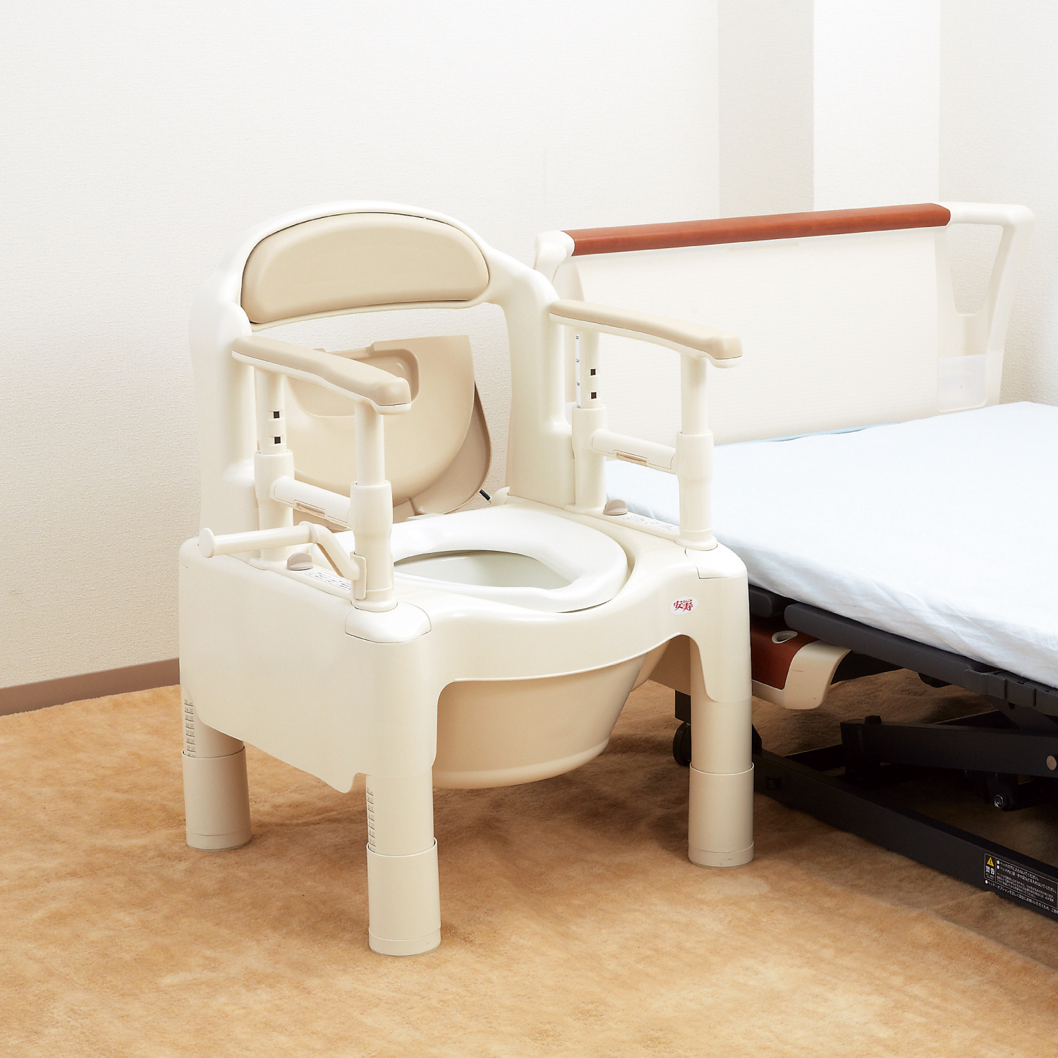 ポータブルトイレ安寿FX-CPソフト便座・快適脱臭ちびくまくん ポータブルトイレ FX-CP ”ちびくまくん” | 【安寿】の介護用品