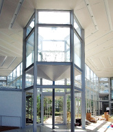 �u�\���g���i�^���[�j�𗘗p�����̌��E�r���V�X�e��2�v